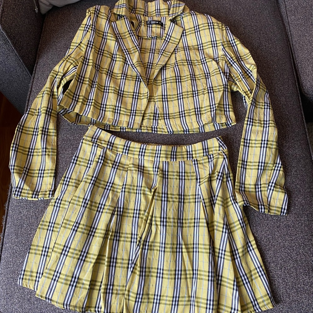 Perfect for clueless Halloween costume! So comfy and is actually well made